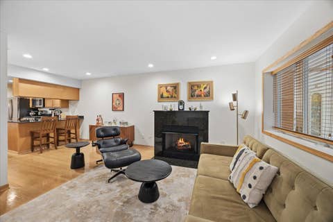 Tiny photo for 609 South Boulevard #E, Oak Park, IL 60302 (MLS # 12675801)