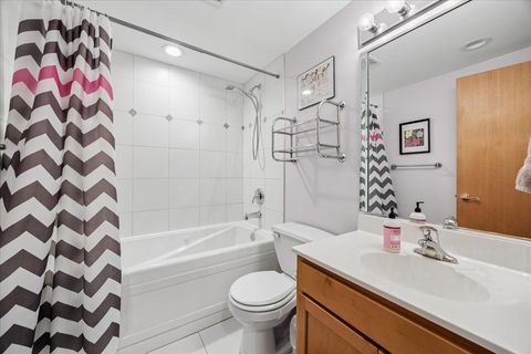 Tiny photo for 609 South Boulevard #E, Oak Park, IL 60302 (MLS # 12675801)