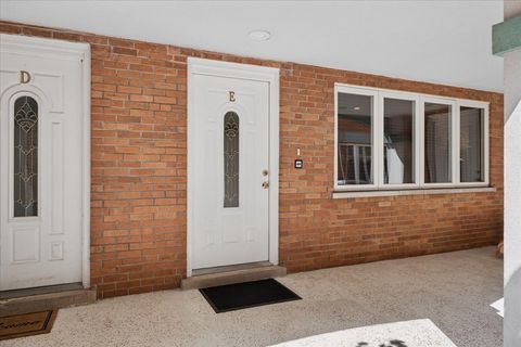 Tiny photo for 609 South Boulevard #E, Oak Park, IL 60302 (MLS # 12675801)