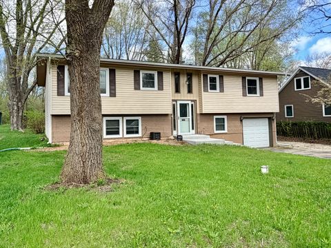 Tiny photo for 2704 Myang Avenue, McHenry, IL 60050 (MLS # 12590496)