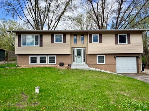 Tiny photo for 2704 Myang Avenue, McHenry, IL 60050 (MLS # 12590496)