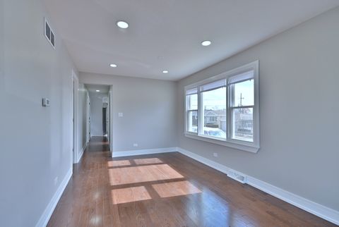 Tiny photo for 5435 N Mobile Avenue, Chicago, IL 60630 (MLS # 12607488)