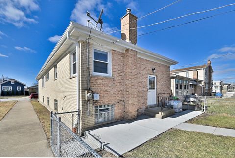 Tiny photo for 5435 N Mobile Avenue, Chicago, IL 60630 (MLS # 12607488)