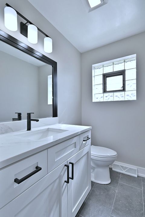 Tiny photo for 5435 N Mobile Avenue, Chicago, IL 60630 (MLS # 12607488)