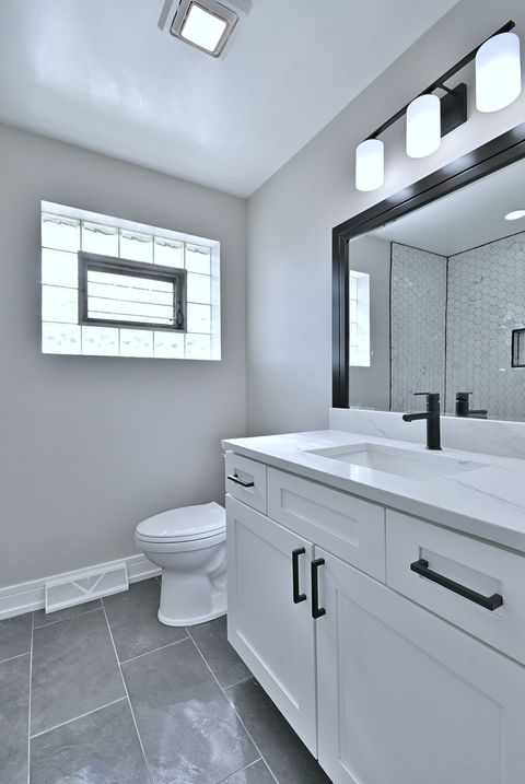 Tiny photo for 5435 N Mobile Avenue, Chicago, IL 60630 (MLS # 12607488)