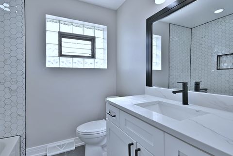 Tiny photo for 5435 N Mobile Avenue, Chicago, IL 60630 (MLS # 12607488)