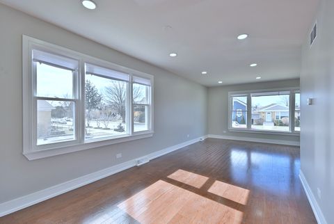 Tiny photo for 5435 N Mobile Avenue, Chicago, IL 60630 (MLS # 12607488)