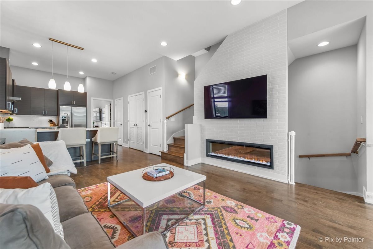 3004 W Lyndale Street 3E