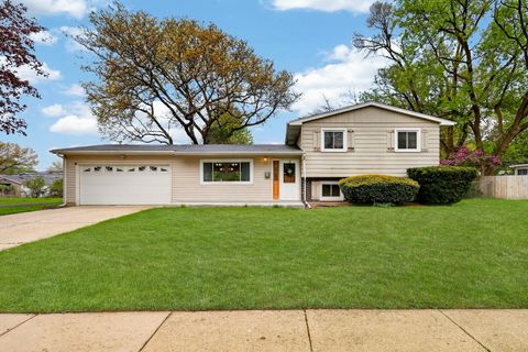Tiny photo for 18320 W Linda Lane, Gurnee, IL 60031 (MLS # 12634491)