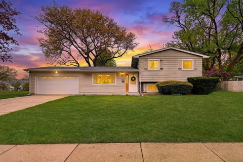 Photo of 18320 W Linda Lane, Gurnee, IL 60031 (MLS # 12634491)