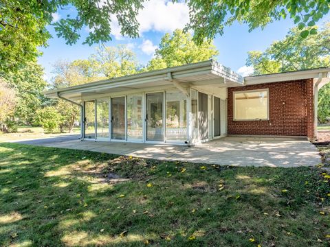 Tiny photo for 328 Walnut Lane, Oak Brook, IL 60523 (MLS # 12491324)