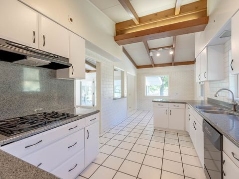 Tiny photo for 328 Walnut Lane, Oak Brook, IL 60523 (MLS # 12491324)