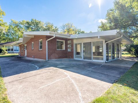 Tiny photo for 328 Walnut Lane, Oak Brook, IL 60523 (MLS # 12491324)