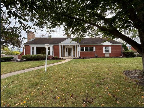 Photo of 328 Walnut Lane, Oak Brook, IL 60523 (MLS # 12491324)