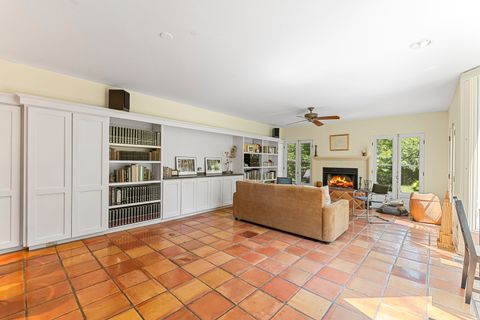 Tiny photo for 325 Lincolnwood Road, Highland Park, IL 60035 (MLS # 12496472)