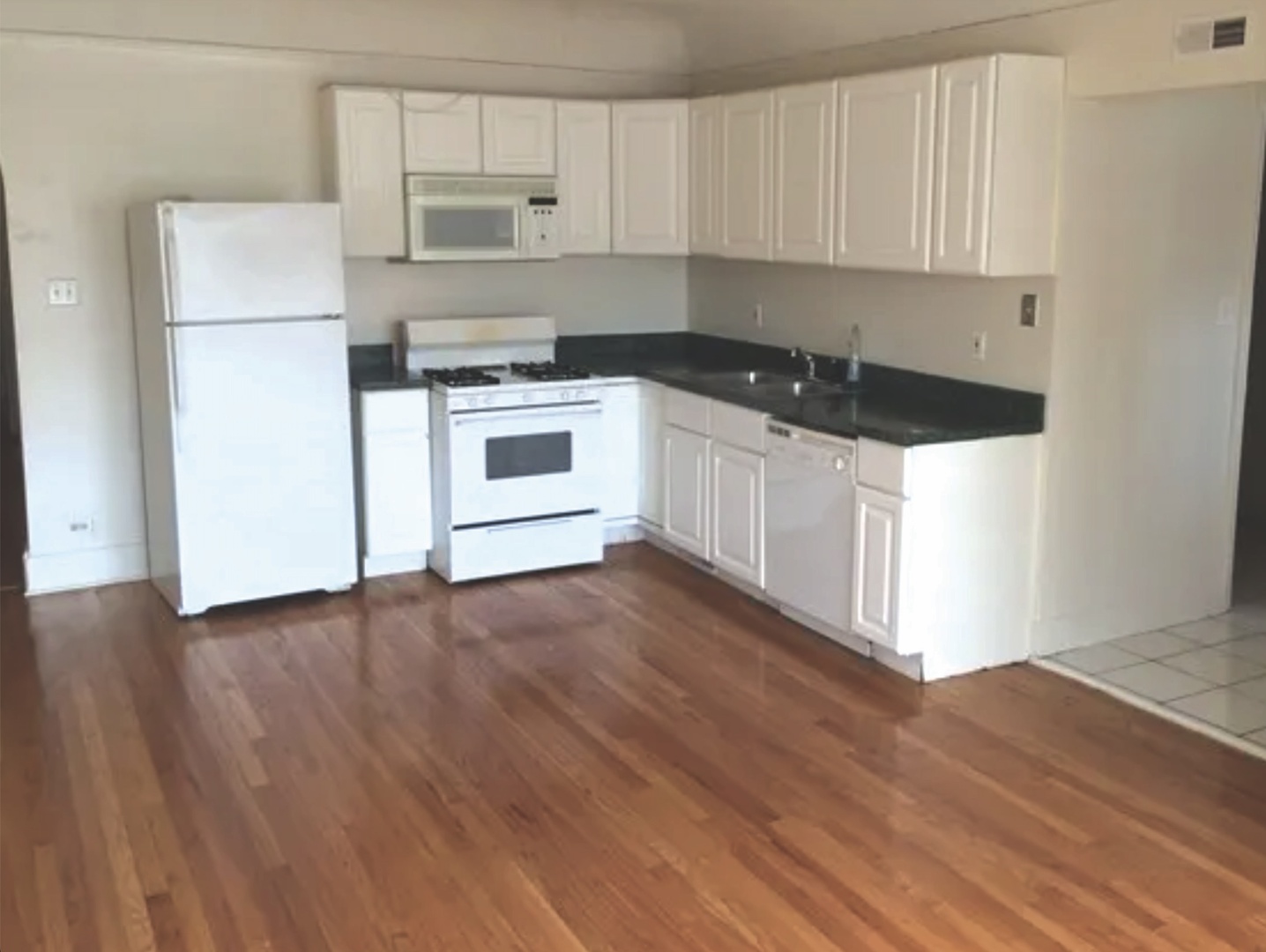 6926 S Paxton Avenue 1S