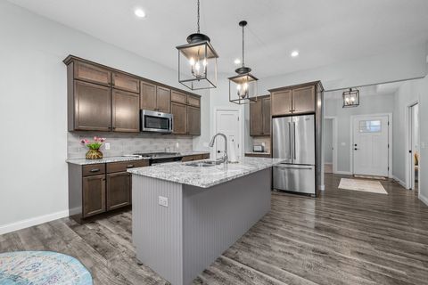 Tiny photo for 4709 Pheasant Creek Avenue, Davenport, IA 52807 (MLS # 12602399)