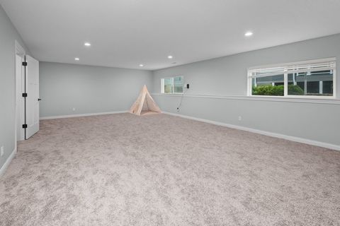 Tiny photo for 4709 Pheasant Creek Avenue, Davenport, IA 52807 (MLS # 12602399)