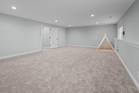 Tiny photo for 4709 Pheasant Creek Avenue, Davenport, IA 52807 (MLS # 12602399)