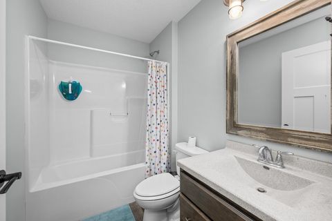 Tiny photo for 4709 Pheasant Creek Avenue, Davenport, IA 52807 (MLS # 12602399)