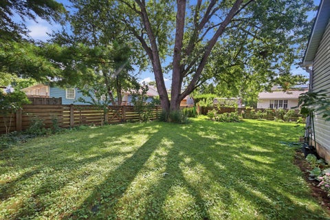 Tiny photo for 17 Whitehall Court, Buffalo Grove, IL 60089 (MLS # 12726626)