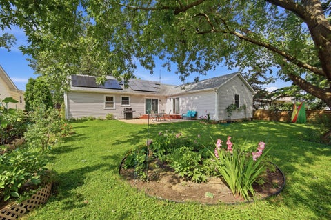 Tiny photo for 17 Whitehall Court, Buffalo Grove, IL 60089 (MLS # 12726626)