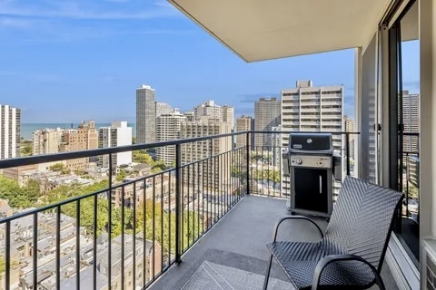 88 W Schiller Street 2301