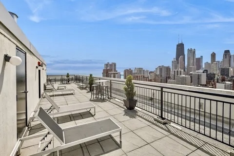 88 W Schiller Street 2301