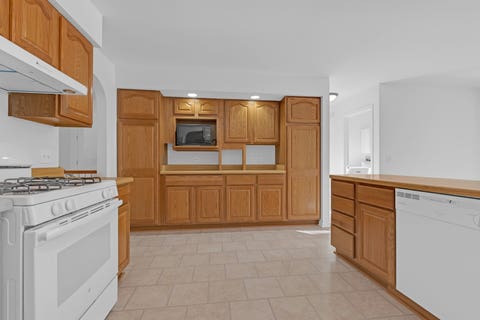 Tiny photo for 4176 Kenwood Avenue, Gurnee, IL 60031 (MLS # 12655775)