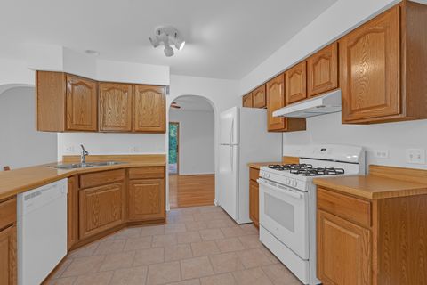Tiny photo for 4176 Kenwood Avenue, Gurnee, IL 60031 (MLS # 12655775)