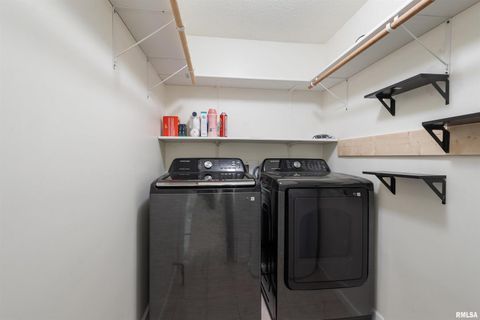 Tiny photo for 1008 OAKWOOD Lane, Marion, IL 62959 (MLS # EB460607)