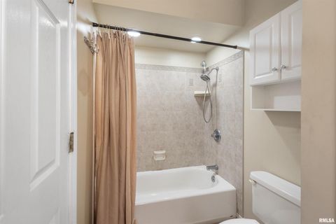 Tiny photo for 1008 OAKWOOD Lane, Marion, IL 62959 (MLS # EB460607)