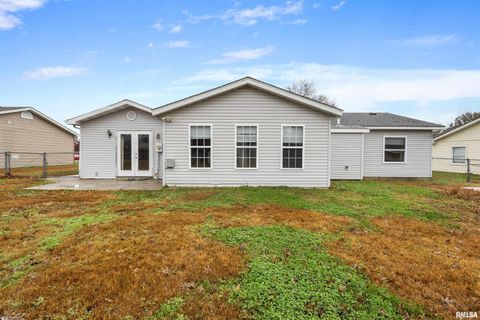 Tiny photo for 1008 OAKWOOD Lane, Marion, IL 62959 (MLS # EB460607)