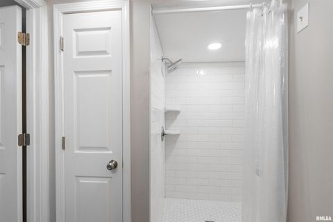 Tiny photo for 1008 OAKWOOD Lane, Marion, IL 62959 (MLS # EB460607)