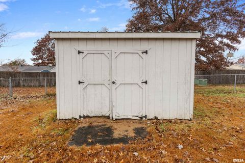 Tiny photo for 1008 OAKWOOD Lane, Marion, IL 62959 (MLS # EB460607)