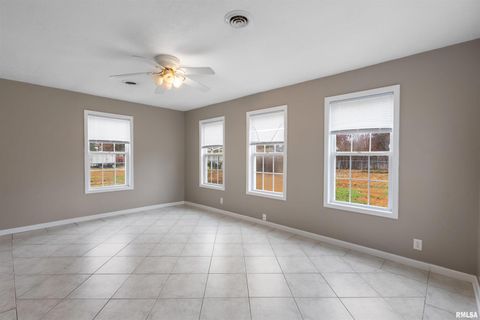 Tiny photo for 1008 OAKWOOD Lane, Marion, IL 62959 (MLS # EB460607)