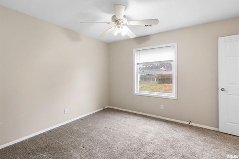 Tiny photo for 1008 OAKWOOD Lane, Marion, IL 62959 (MLS # EB460607)