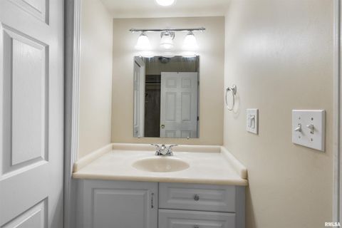 Tiny photo for 1008 OAKWOOD Lane, Marion, IL 62959 (MLS # EB460607)