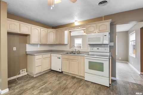 Tiny photo for 1008 OAKWOOD Lane, Marion, IL 62959 (MLS # EB460607)