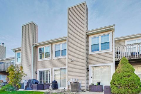 Tiny photo for 456 W Happfield Drive #9CL, Arlington Heights, IL 60004 (MLS # 12513327)