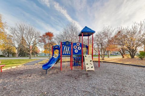 Tiny photo for 456 W Happfield Drive #9CL, Arlington Heights, IL 60004 (MLS # 12513327)