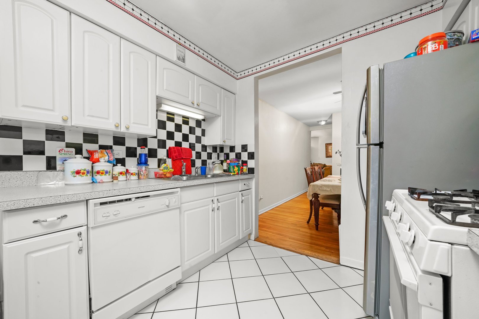 1527 W Chase Avenue 3A