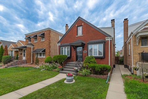 Tiny photo for 3933 W 69th Place, Chicago, IL 60629 (MLS # 12706071)