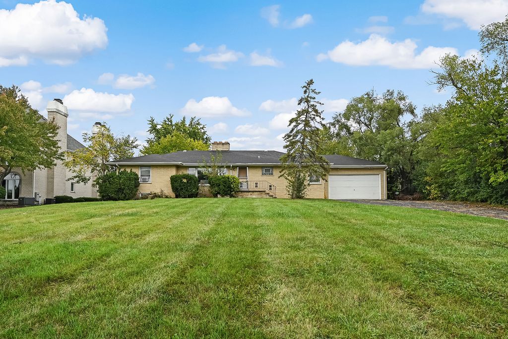 Photo for 219 79th Street, Burr Ridge, IL 60527 (MLS # 12497411)