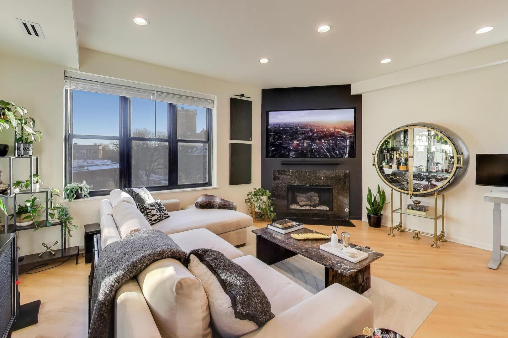 2869 W Palmer Street 5