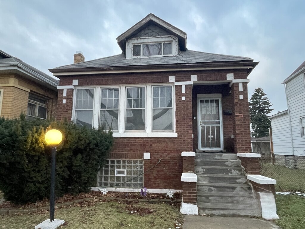 8824 S Throop Street