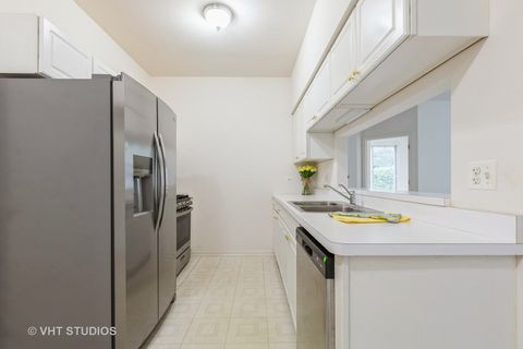 Tiny photo for 4 Arboretum Drive, Lombard, IL 60148 (MLS # 12433016)