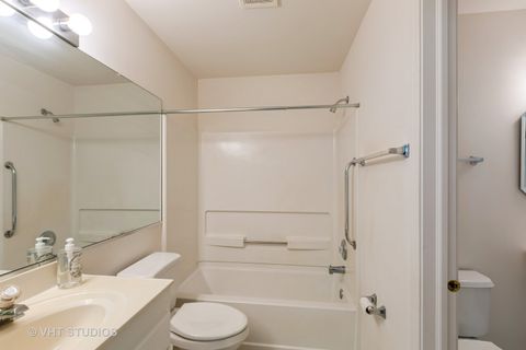 Tiny photo for 4 Arboretum Drive, Lombard, IL 60148 (MLS # 12433016)