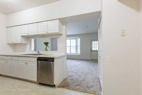 Tiny photo for 4 Arboretum Drive, Lombard, IL 60148 (MLS # 12433016)