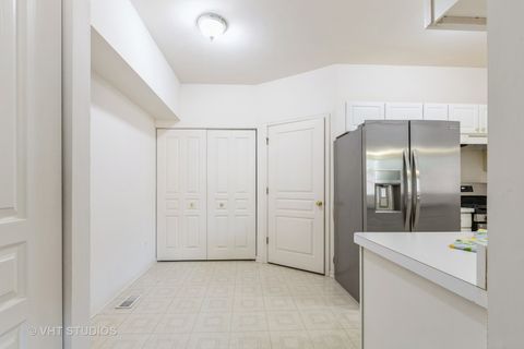 Tiny photo for 4 Arboretum Drive, Lombard, IL 60148 (MLS # 12433016)